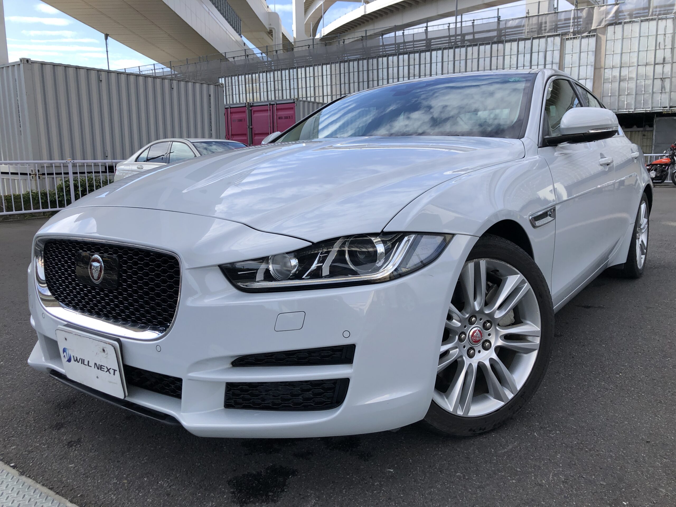 ジャガー XE 20tプレステージ