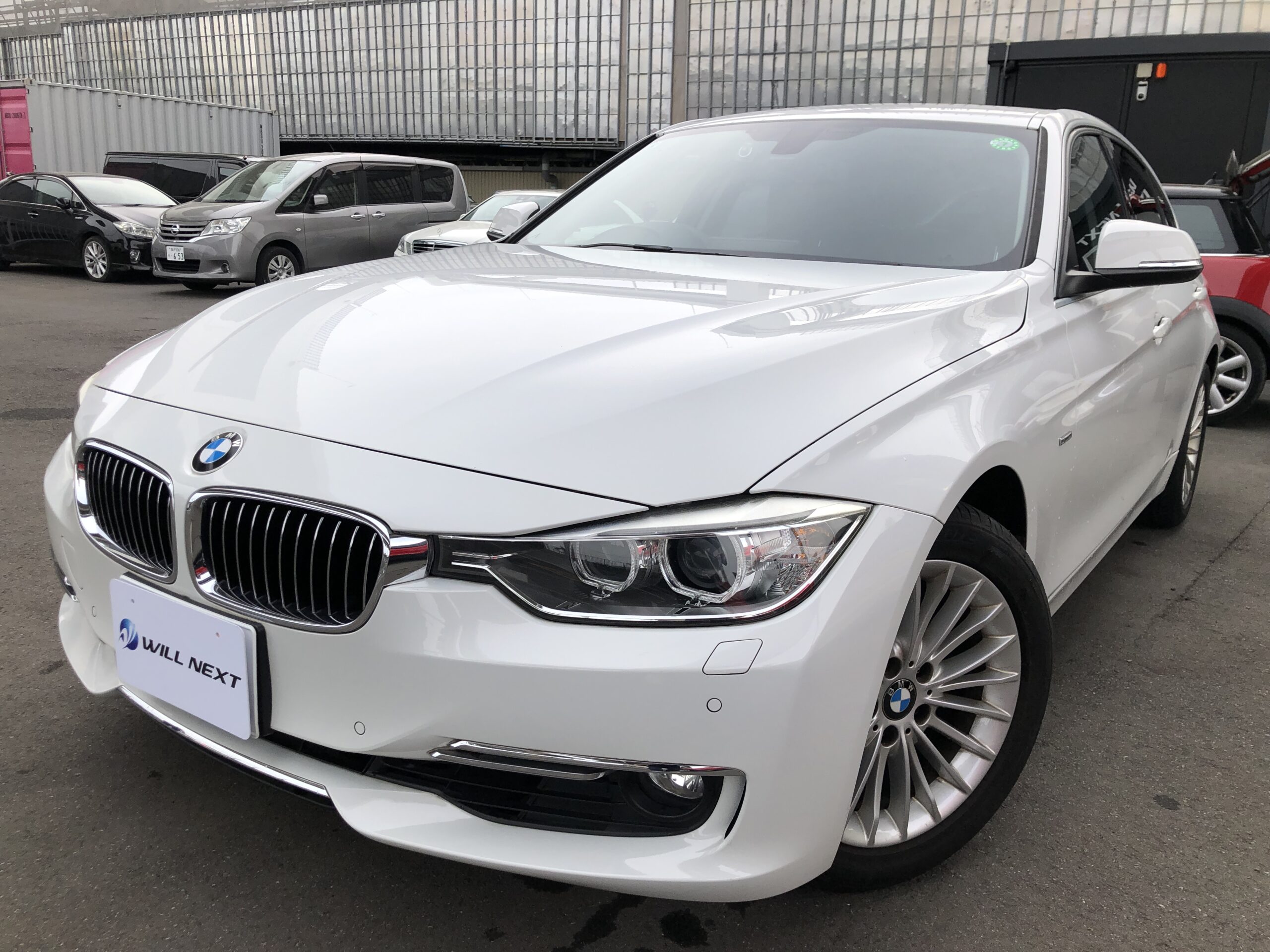 BMW320i ラグジュアリー