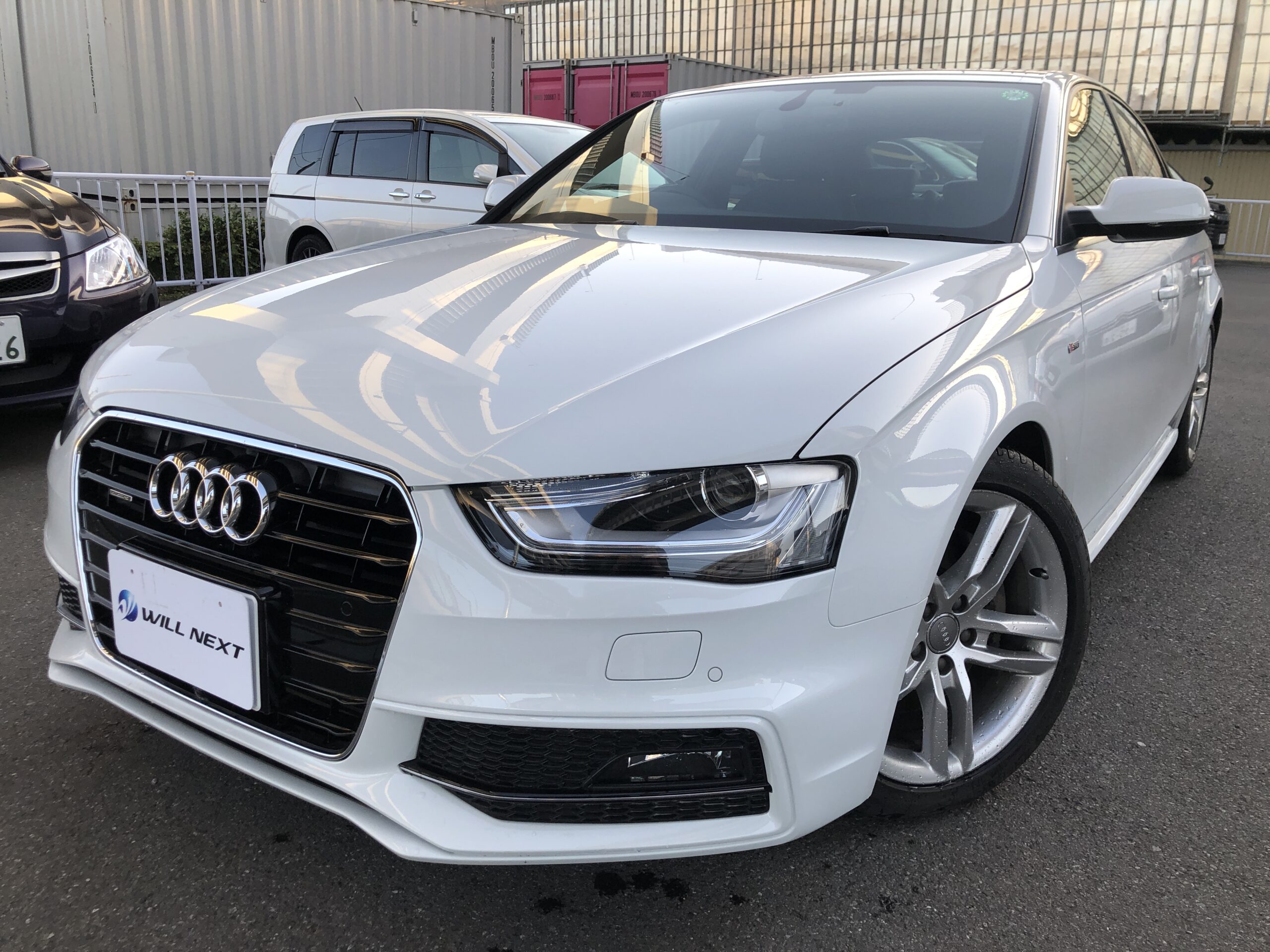 アウディ　A4　2.0TFSIクワトロSラインパッケージ